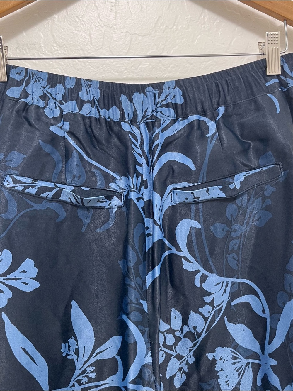 Anthropologie Silky High Rise Wide Leg Pants Floral Print Pockets Navy Size 10 - Picture 10 of 13